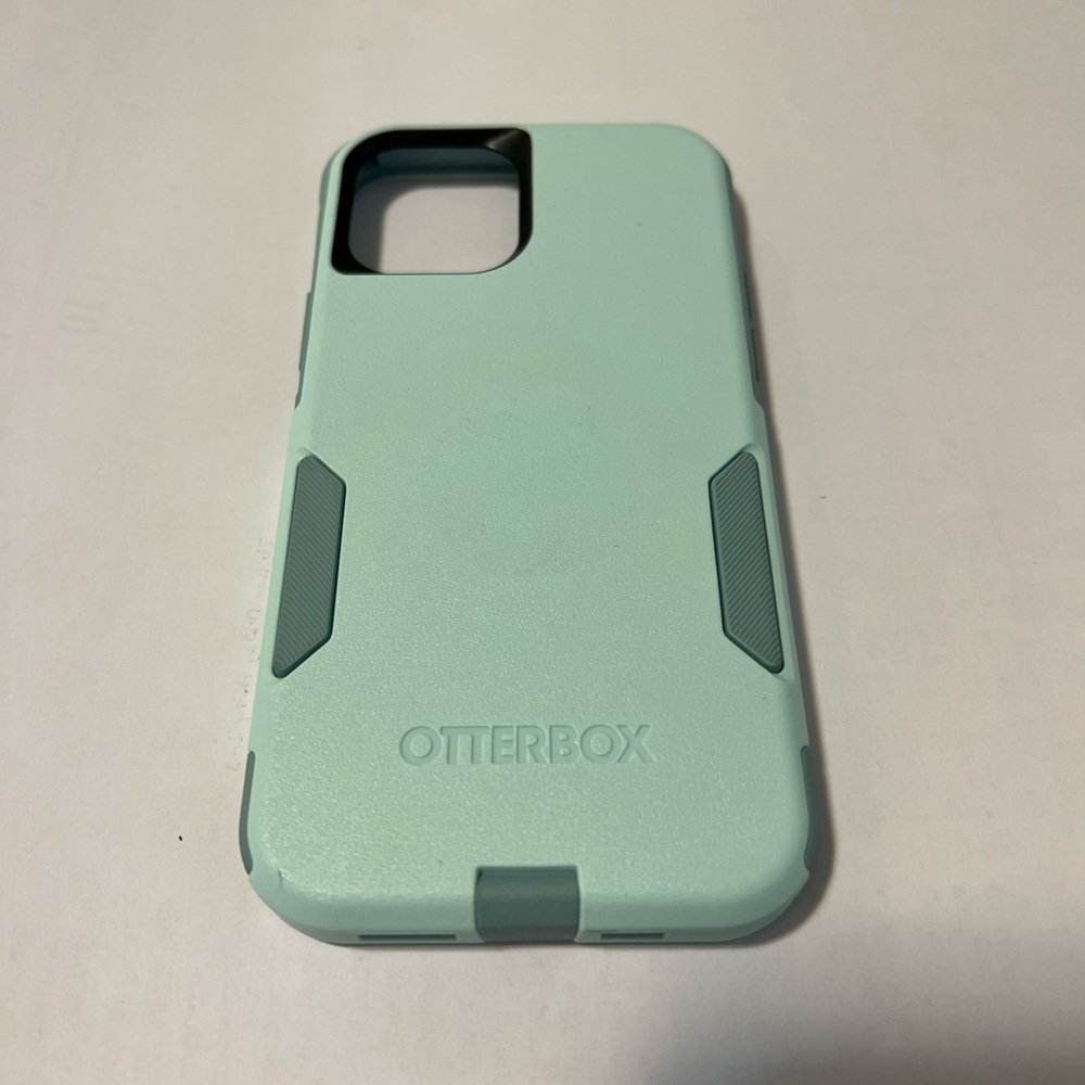 Otter Box Commuter iPhone 12 case Mint colored